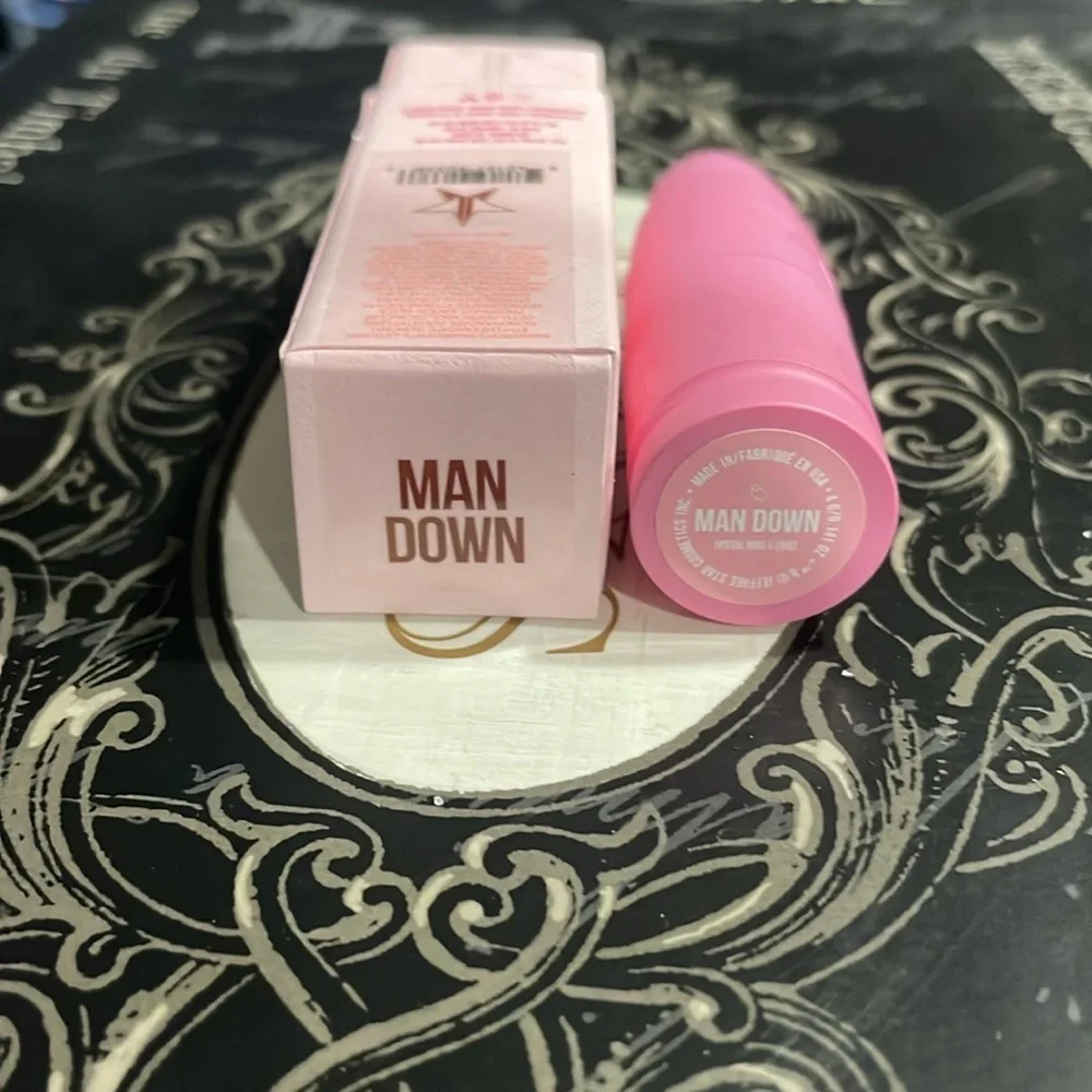Jeffree Star Velvet Trap Lipstick In‎ The Color Man down